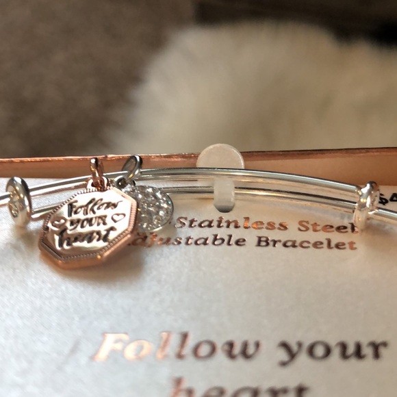 Arrow bangle bracelet - Picture 4 of 7